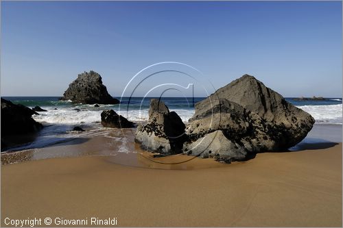 PORTUGAL - PORTOGALLO - PRAIA DA ADRAGA - spiaggia sulla costa occidentale a nord di Cabo da Roca