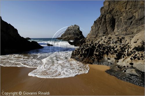 PORTUGAL - PORTOGALLO - PRAIA DA ADRAGA - spiaggia sulla costa occidentale a nord di Cabo da Roca