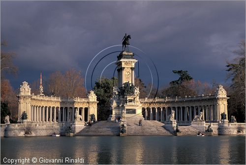 SPAIN - SPAGNA - MADRID - Parco del Retiro - laghetto El Estanque