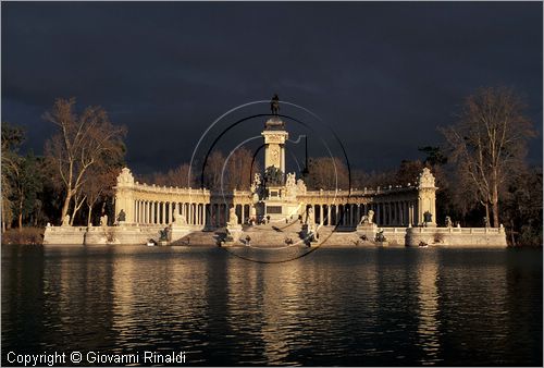 SPAIN - SPAGNA - MADRID - Parco del Retiro - laghetto El Estanque