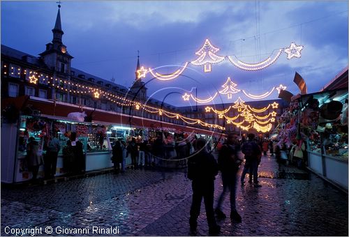 SPAIN - SPAGNA - MADRID - Plaza Mayor durante il natale