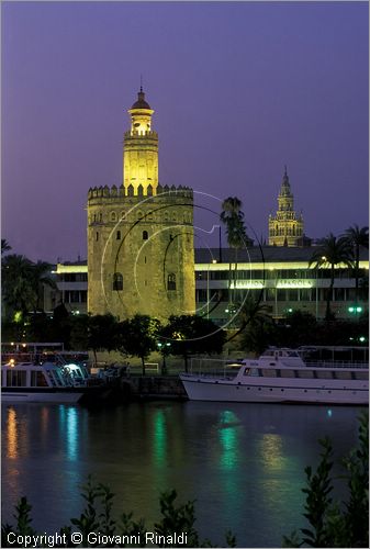 SPAIN - SIVIGLIA (SEVILLA) - veduta dal Barrio de Triana del fiume Guadalquivir - sulla sponda opposta la Torre del Oro e la Giralda