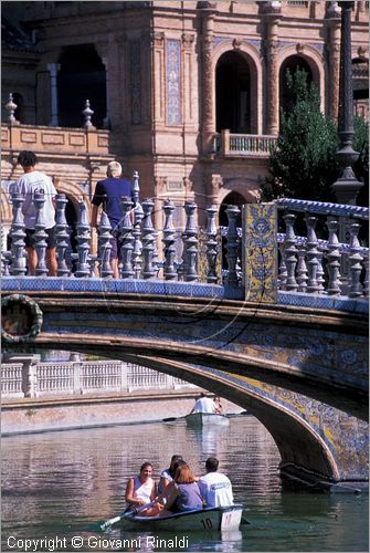 SPAIN - SIVIGLIA (SEVILLA) - Parque de Maria Luisa - Plaza de Espana (esposizione ibero-americana del 1929)