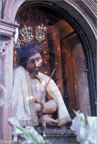 SPAIN - SIVIGLIA (SEVILLA) - Cattedrale - Puerta del Perdon - particolare di edicola con il Cristo