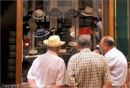 SPAIN - SIVIGLIA (SEVILLA) - Calle de Los Sierpes - Maquedano