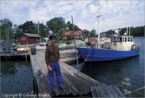 SWEDEN - Skargardens - SVEZIA - Arcipelago di Stoccolma - Isola di Bjorko - il pescatore Anders Jannson