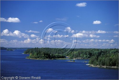 SWEDEN - Skargardens - SVEZIA - Arcipelago di Stoccolma - in navigazione tra le isole