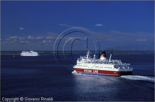 SWEDEN - Skargardens - SVEZIA - Arcipelago di Stoccolma - navigazione tra le isole con traghetto