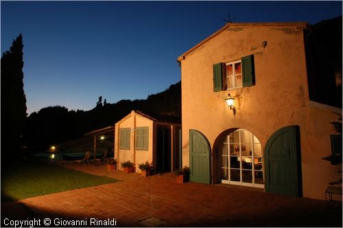 exthouse0017.jpg