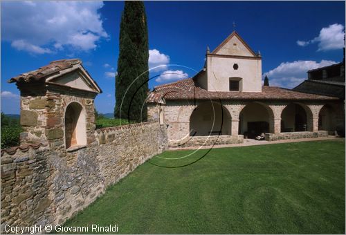 "LA SCARZUOLA E LA CITTA' BUZZIANA"
Montegabbione (TR)
A fianco del convento Francescano della Scarzuola, l'architetto Tommaso Buzzi nel 1956 progett ed edific la sua "Citt Ideale", concepita come una Grande Macchina  Teatrale piena di simbolismi ed allegorie.
la chiesa del convento