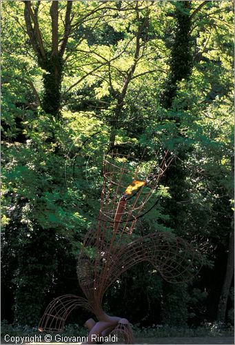 ITALY - CIVITELLA D'AGLIANO (VT) - Giardino delle sculture "La Serpara" di Paul Wiedmer & Jacqueline Dolder.
"Feuerskulptur" (1975) di Paul Wiedmer