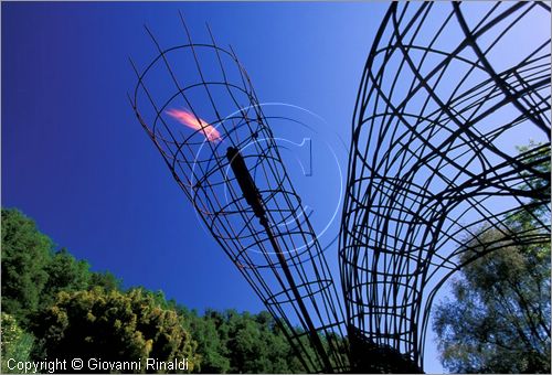 ITALY - CIVITELLA D'AGLIANO (VT) - Giardino delle sculture "La Serpara" di Paul Wiedmer & Jacqueline Dolder.
"Feuerskulptur" (1975) di Paul Wiedmer