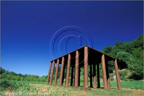 ITALY - CIVITELLA D'AGLIANO (VT) - Giardino delle sculture "La Serpara" di Paul Wiedmer & Jacqueline Dolder.
"Feuerpalast mit 21 Saulen" (1984) di Paul Wiedmer