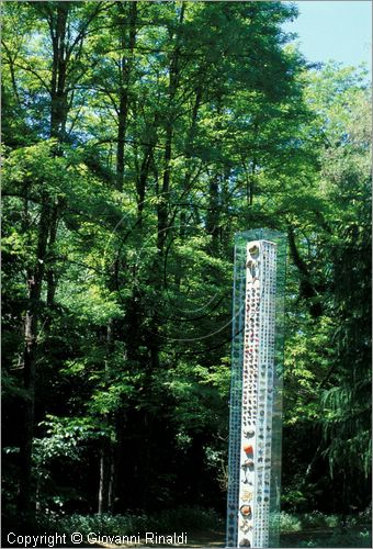 ITALY - CIVITELLA D'AGLIANO (VT) - Giardino delle sculture "La Serpara" di Paul Wiedmer & Jacqueline Dolder.
"Steckenpferd" (2003) di Ursula Stalder