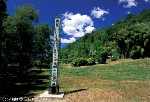 ITALY - CIVITELLA D'AGLIANO (VT) - Giardino delle sculture "La Serpara" di Paul Wiedmer & Jacqueline Dolder.
"Steckenpferd" (2003) di Ursula Stalder