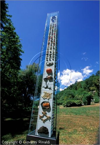 ITALY - CIVITELLA D'AGLIANO (VT) - Giardino delle sculture "La Serpara" di Paul Wiedmer & Jacqueline Dolder.
"Steckenpferd" (2003) di Ursula Stalder