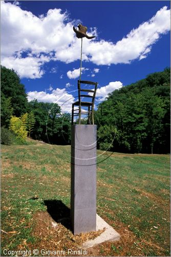 ITALY - CIVITELLA D'AGLIANO (VT) - Giardino delle sculture "La Serpara" di Paul Wiedmer & Jacqueline Dolder.
"Sede di Grano" (2001/1970) di Daniel Spoerri