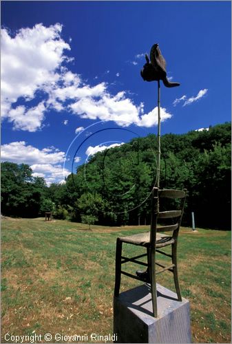 ITALY - CIVITELLA D'AGLIANO (VT) - Giardino delle sculture "La Serpara" di Paul Wiedmer & Jacqueline Dolder.
"Sede di Grano" (2001/1970) di Daniel Spoerri