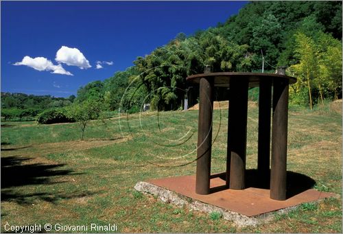 ITALY - CIVITELLA D'AGLIANO (VT) - Giardino delle sculture "La Serpara" di Paul Wiedmer & Jacqueline Dolder.
"Feuerstempel" (1987) di Paul Wiedmer