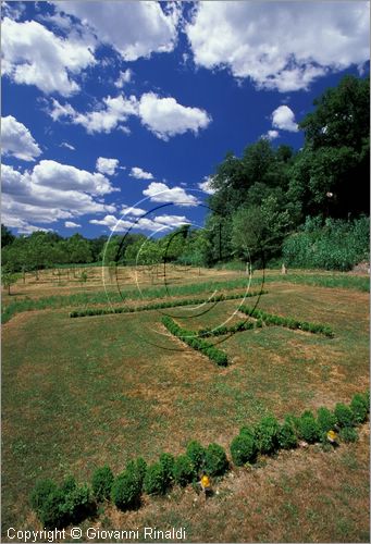 ITALY - CIVITELLA D'AGLIANO (VT) - Giardino delle sculture "La Serpara" di Paul Wiedmer & Jacqueline Dolder.
"Heliport" (1998) di Ingold Airlines