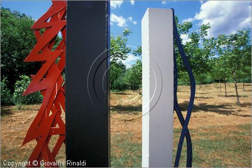 ITALY - CIVITELLA D'AGLIANO (VT) - Giardino delle sculture "La Serpara" di Paul Wiedmer & Jacqueline Dolder.
"Seatta" e "Sorgente" (1989) di Paul Wiedmer