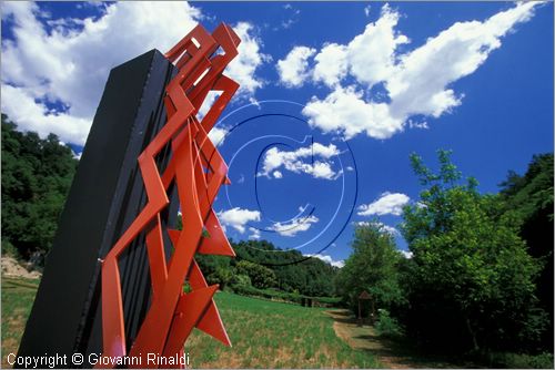ITALY - CIVITELLA D'AGLIANO (VT) - Giardino delle sculture "La Serpara" di Paul Wiedmer & Jacqueline Dolder.
"Seatta" (1989) di Paul Wiedmer