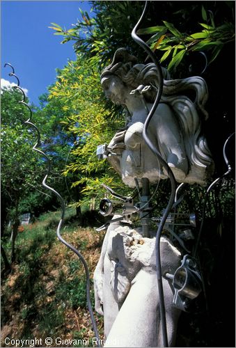 ITALY - CIVITELLA D'AGLIANO (VT) - Giardino delle sculture "La Serpara" di Paul Wiedmer & Jacqueline Dolder.
"Venere e David nella Valle" (1999) di Pavel Schmidt