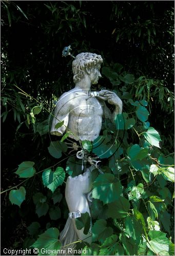 ITALY - CIVITELLA D'AGLIANO (VT) - Giardino delle sculture "La Serpara" di Paul Wiedmer & Jacqueline Dolder.
"Venere e David nella Valle" (1999) di Pavel Schmidt