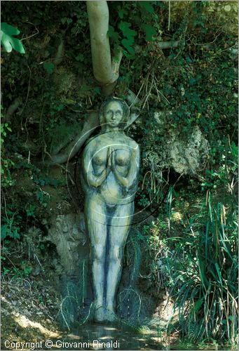ITALY - CIVITELLA D'AGLIANO (VT) - Giardino delle sculture "La Serpara" di Paul Wiedmer & Jacqueline Dolder.
"Latte di Rocca" (2003) di Bruno Ceccobelli