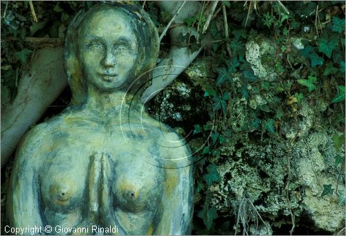 ITALY - CIVITELLA D'AGLIANO (VT) - Giardino delle sculture "La Serpara" di Paul Wiedmer & Jacqueline Dolder.
"Latte di Rocca" (2003) di Bruno Ceccobelli