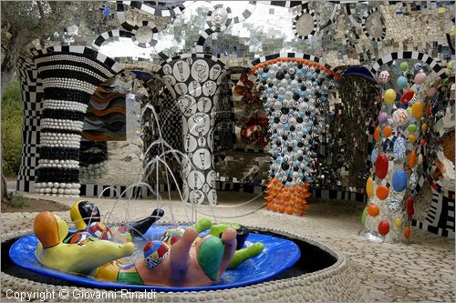 ITALY - Capalbio (GR) - localit Garavicchio - Il Giardino dei Tarocchi - opera originale e fantastica ideata dall'artista francese Niki de Saint Phalle. L'opera rappresenta i 22 Arcani Maggiori dei Tarocchi realizzati con fantastiche sculture di cemento armato e poliestere, ricoperte con mosaico di ceramica , vetri e specchi