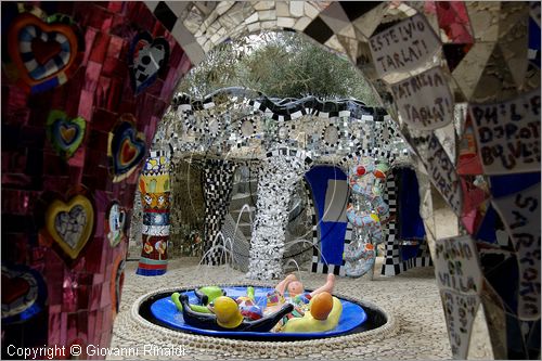 ITALY - Capalbio (GR) - localit Garavicchio - Il Giardino dei Tarocchi - opera originale e fantastica ideata dall'artista francese Niki de Saint Phalle. L'opera rappresenta i 22 Arcani Maggiori dei Tarocchi realizzati con fantastiche sculture di cemento armato e poliestere, ricoperte con mosaico di ceramica , vetri e specchi