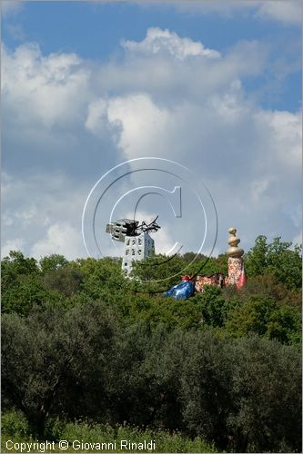 ITALY - Capalbio (GR) - località Garavicchio - Il Giardino dei Tarocchi - opera originale e fantastica ideata dall'artista francese Niki de Saint Phalle. L'opera rappresenta i 22 Arcani Maggiori dei Tarocchi realizzati con fantastiche sculture di cemento armato e poliestere, ricoperte con mosaico di ceramica , vetri e specchi
