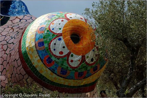 ITALY - Capalbio (GR) - localit Garavicchio - Il Giardino dei Tarocchi - opera originale e fantastica ideata dall'artista francese Niki de Saint Phalle. L'opera rappresenta i 22 Arcani Maggiori dei Tarocchi realizzati con fantastiche sculture di cemento armato e poliestere, ricoperte con mosaico di ceramica , vetri e specchi