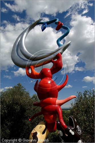 ITALY - Capalbio (GR) - localit Garavicchio - Il Giardino dei Tarocchi - opera originale e fantastica ideata dall'artista francese Niki de Saint Phalle. L'opera rappresenta i 22 Arcani Maggiori dei Tarocchi realizzati con fantastiche sculture di cemento armato e poliestere, ricoperte con mosaico di ceramica , vetri e specchi