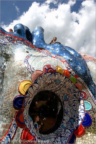 ITALY - Capalbio (GR) - localit Garavicchio - Il Giardino dei Tarocchi - opera originale e fantastica ideata dall'artista francese Niki de Saint Phalle. L'opera rappresenta i 22 Arcani Maggiori dei Tarocchi realizzati con fantastiche sculture di cemento armato e poliestere, ricoperte con mosaico di ceramica , vetri e specchi