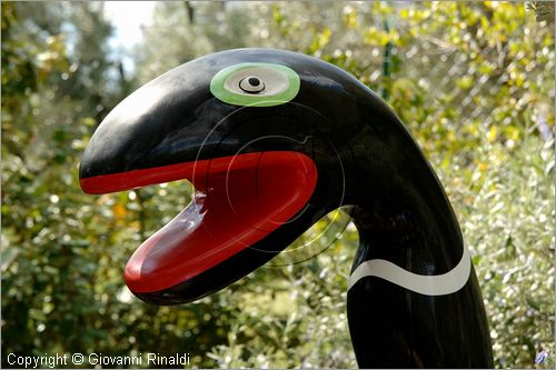 ITALY - Capalbio (GR) - localit Garavicchio - Il Giardino dei Tarocchi - opera originale e fantastica ideata dall'artista francese Niki de Saint Phalle. L'opera rappresenta i 22 Arcani Maggiori dei Tarocchi realizzati con fantastiche sculture di cemento armato e poliestere, ricoperte con mosaico di ceramica , vetri e specchi