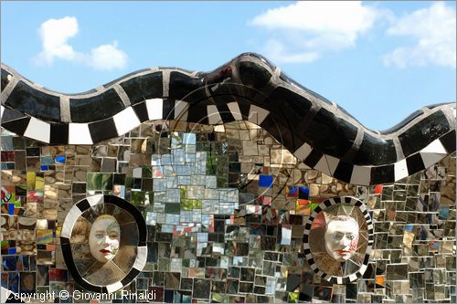 ITALY - Capalbio (GR) - localit Garavicchio - Il Giardino dei Tarocchi - opera originale e fantastica ideata dall'artista francese Niki de Saint Phalle. L'opera rappresenta i 22 Arcani Maggiori dei Tarocchi realizzati con fantastiche sculture di cemento armato e poliestere, ricoperte con mosaico di ceramica , vetri e specchi