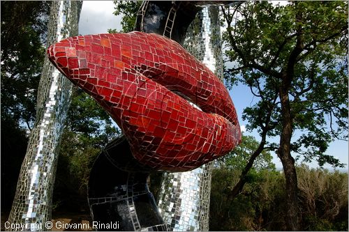 ITALY - Capalbio (GR) - localit Garavicchio - Il Giardino dei Tarocchi - opera originale e fantastica ideata dall'artista francese Niki de Saint Phalle. L'opera rappresenta i 22 Arcani Maggiori dei Tarocchi realizzati con fantastiche sculture di cemento armato e poliestere, ricoperte con mosaico di ceramica , vetri e specchi