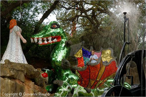ITALY - Capalbio (GR) - località Garavicchio - Il Giardino dei Tarocchi - opera originale e fantastica ideata dall'artista francese Niki de Saint Phalle. L'opera rappresenta i 22 Arcani Maggiori dei Tarocchi realizzati con fantastiche sculture di cemento armato e poliestere, ricoperte con mosaico di ceramica , vetri e specchi