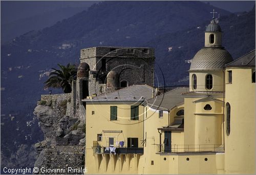 ITALY - LIGURIA - CAMOGLI (GE) - scorcio sulla Basilica di Santa Maria Assunta e del castello