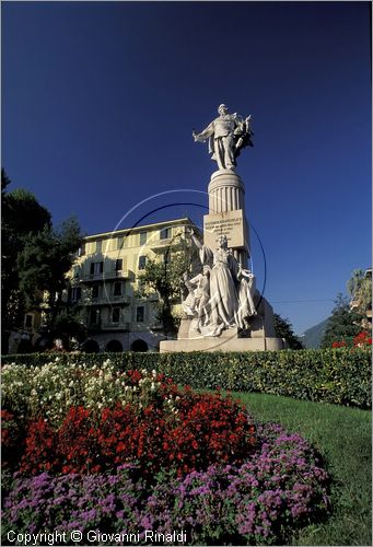 ITALY - LIGURIA - CHIAVARI (GE) - monumento a Vittorio Emanuele II