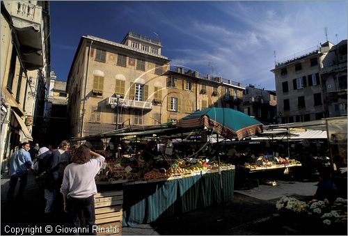 ITALY - LIGURIA - CHIAVARI (GE) - Piazza Mazzini con il mercato