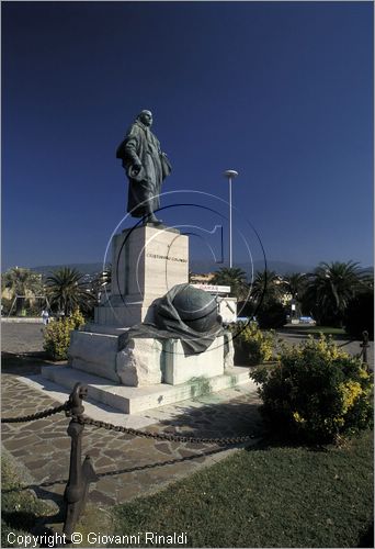 ITALY - LIGURIA - LAVAGNA (GE) - monumento a Cristoforo Colombo
