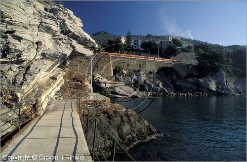 ITALY - LIGURIA - ZOAGLI (GE) - le passeggiate lungo la scogliera