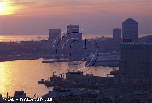 ITALY - LIGURIA - GENOVA - veduta panoramica al tramonto del porto