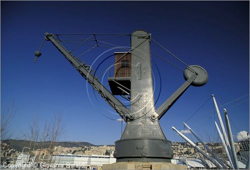 ITALY - LIGURIA - GENOVA - il Porto - Il vecchio Bigo - la gru pi antica del porto