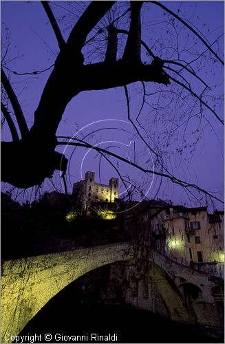 ITALY - LIGURIA - DOLCEACQUA (IM) - veduta del borgo antico tra il ponte vecchio e il castello dei Doria