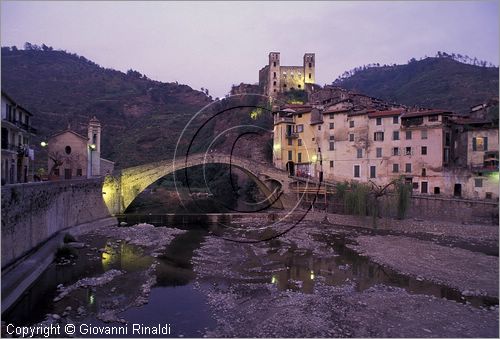 ITALY - LIGURIA - DOLCEACQUA (IM) - veduta del borgo antico tra il ponte vecchio e il castello dei Doria