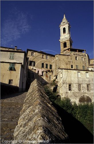ITALY - LIGURIA - DOLCEDO (IM) - veduta del borgo dal Ponte dei Cavalieri di Malta - svetta il campanile della chiesa di San Tommaso